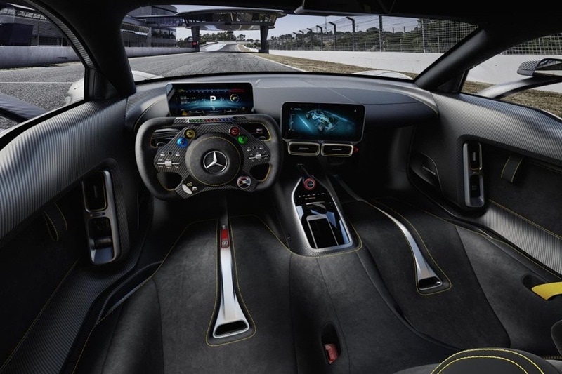 The interiors are the picture in minimalist, two snug seats bolted directly onto the tub. The driver gets two screens that will undoubtedly give you all kinds of information, like tyre temperature, oil pressures, torque vectoring, the weather in sweden. And just incase you forget you’re in 1000bhp hypercar you get a formula one inspired rectangular steering wheel.