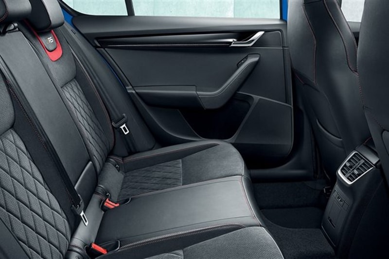 The RS theme continues on the very practical back of the Octavia which retains the roomy dimensions in the back. It will seat four easily, and still have some space left over. Which is one of our favourite things about the RS. It shows us the practical can still be very very fast.