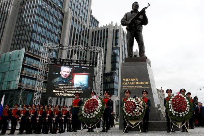 Kalashnikov, Kalashnikov monument, AK-47 rifle, AK-47 designer, Kalashnikov, Kalashnikov ak-47