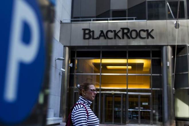 A woman walks next to a BlackRock sign pictured in the Manhattan borough of New York, October 11, 2015. REUTERS/Eduardo Munoz A woman walks next to a BlackRock sign pictured in the Manhattan borough of New York, October 11, 2015. REUTERS/Eduardo Munoz