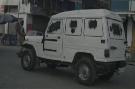 Anantnag, Anantnag bus stand, Anantnag firing, Anantnag bus stand firing, Anantnag policeman dead, Anantnag dead, jammu and kashmir, kashmir, rajnath singh, home minister rajnath singh, rajnath singh kashmir visit, rajnath singh jammu and kashmir visit, india news, latest news Anantnag, Anantnag bus stand, Anantnag firing, Anantnag bus stand firing, Anantnag policeman dead, Anantnag dead, jammu and kashmir, kashmir, rajnath singh, home minister rajnath singh, rajnath singh kashmir visit, rajnath singh jammu and kashmir visit, india news, latest news