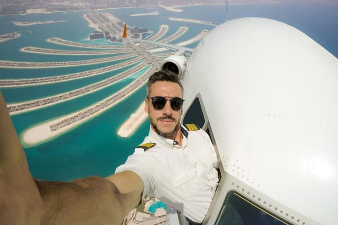Selfies of pilot, pilot selfie, pilot leaning out of plane cockpit, pictures of pilot selfie