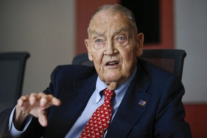 Jack Bogle, founder and retired CEO of The Vanguard Group, speaks during the Global Wealth Management Summit in New York June 17, 2014. REUTERS/Shannon Stapleton Jack Bogle, founder and retired CEO of The Vanguard Group, speaks during the Global Wealth Management Summit in New York June 17, 2014. REUTERS/Shannon Stapleton