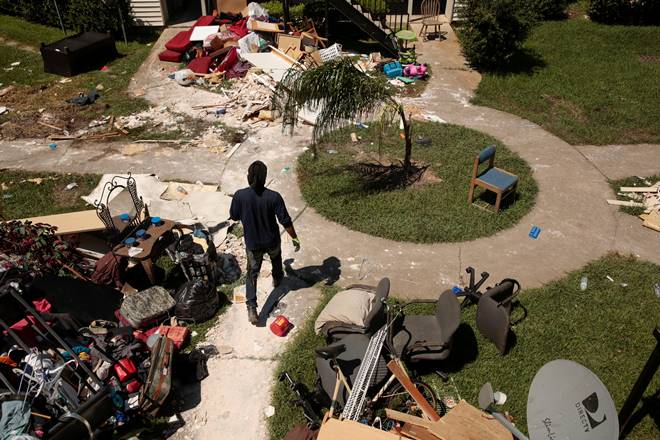 Hurricane Harvey, Hurricane Harvey disaster, us on Hurricane Harvey diaster, houston disaster recovery centre, us disaster recovery centre in houston, fema, us fema