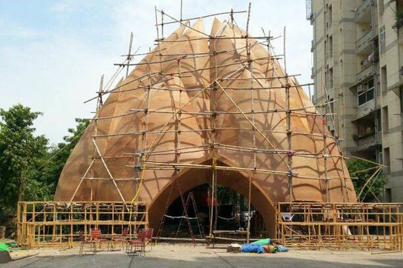 Durga Puja 2017, durga puja, kolkata durga puja, Kolkata, delhi durga puja, cr park durga puja, Durga idol, pandal themes, iconic building themed durga puja, bahubali, mahishmati, Buckingham Palace, big ben, tower bridge, durga puja festival, durga puja celebrations, durga pujo pics, durga puja pics, kolkata pics