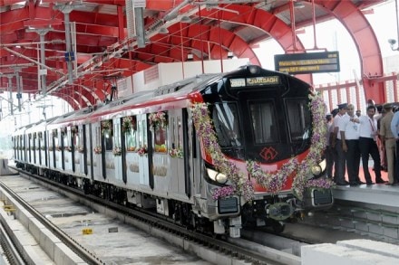 lucknow metro, lucknow metro inaugural run, lucknow metro day 1, lucknow metro snag, lucknow metro news, akhilesh yadav, lmrc, yogi adityanath