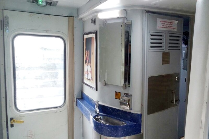 Mahamana Express, Mahamana Express AC-3 tier, Mahamana Express AC 3-tier coaches, Vadodara Varanasi Mahamana Express