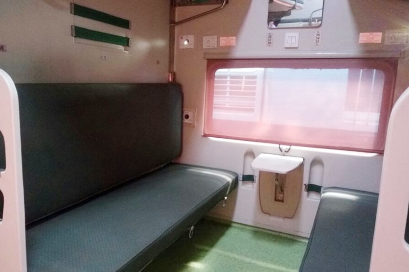 Mahamana Express, Mahamana Express AC-3 tier, Mahamana Express AC 3-tier coaches, Vadodara Varanasi Mahamana Express