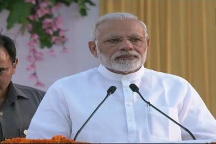 President Kovind also took the dais. Kovind said that Vijay Dashmi showcases the victory of morals and civil conduct. 