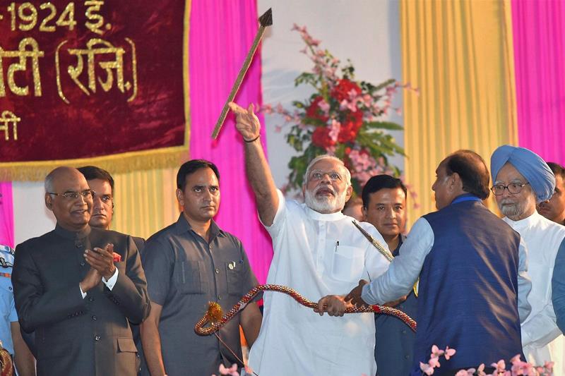 Modi dussehra image, modi dussehra picture, dussehra pictures pm narendra modi, modi dussehra celebrations, dussehra celebrations pm narendra modi, president ram nath kovind, venkaiah naidu