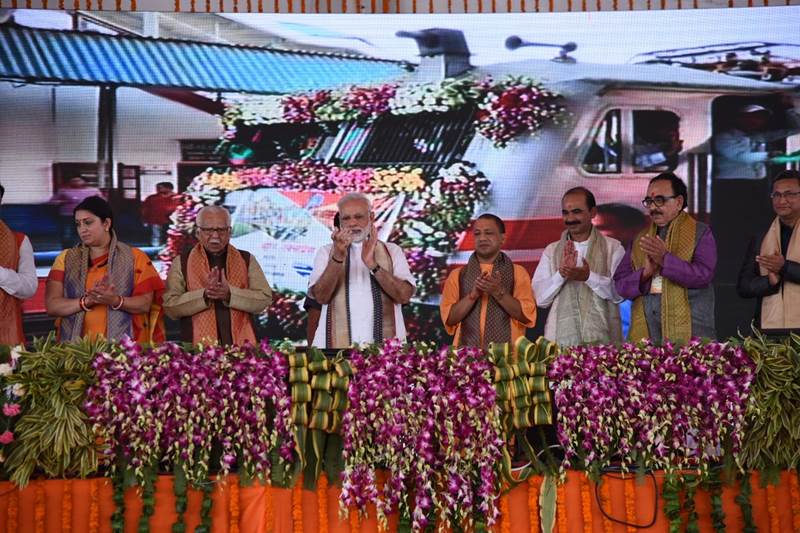 Narendra Modi Varanasi visit, Narendra Modi Varanasi visit news, Narendra Modi Varanasi visit, PM flags off Mahamana Express, PM MODI inaugurates projects worth over Rs 1000 cr. PM MODI visits Durga, Tulsi Manas temples
