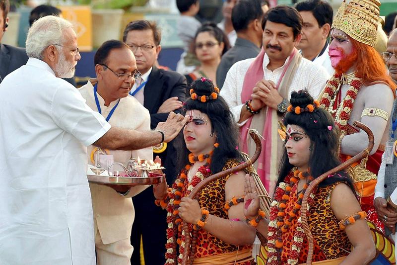 Modi dussehra image, modi dussehra picture, dussehra pictures pm narendra modi, modi dussehra celebrations, dussehra celebrations pm narendra modi, president ram nath kovind, venkaiah naidu