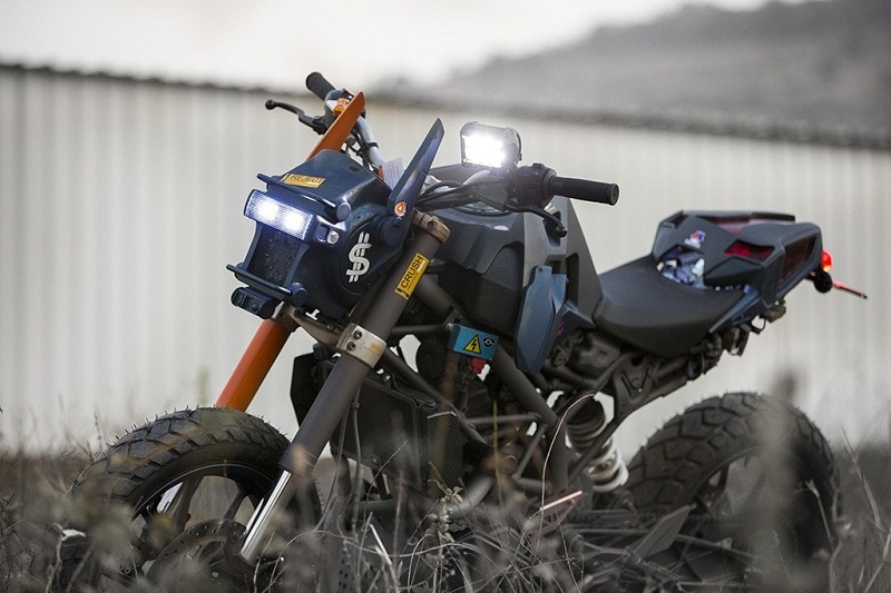 Does this make you feel that you've seen it before? Remember the Hollywood movie Chappie? Autologue Design has given a 390 Duke a makeover based on Chappie, an AI android which was capable of downloading human emotions. This perhaps one of the nicest character-based modifications we've come across so far. (Image: Autologue Design/Facebook)