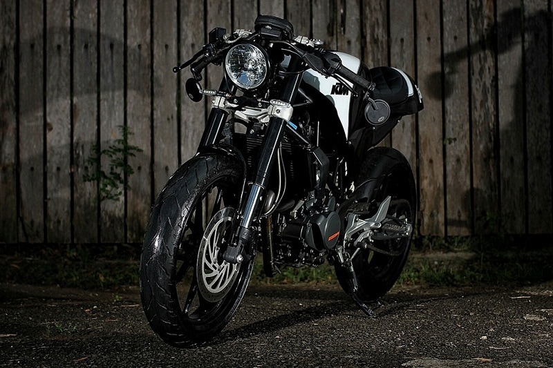 Looks like custom jobs in Indonesia are some of the best in the world. We've featured several motorcycles from custom shops in Indonesia, and this one will be the second on this list. Transformed into a cafe racer, the original body was replaced and the tail section was given a major rework. This is based on a 2012 200 Duke. (Image: Studio Motor)