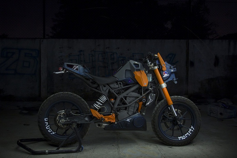 KTM launched its first motorcycle in India back in 2012 and the Austrian brand went on garner immense popularity in the country owing to its powerful motorcycles which are light in weight and light on the pocket. While the stock bikes are 100 percent satisfactory, there are some enthusiasts who yearn to make them better, or at least make them stand out. Following are some of the nicest custom jobs we came across: