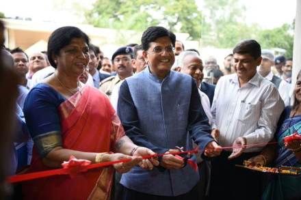Railway Minister, Piyush Goyal, Vadodara railway station, Gujarat railway station, indian railways, india news Railway Minister, Piyush Goyal, Vadodara railway station, Gujarat railway station, indian railways, india news