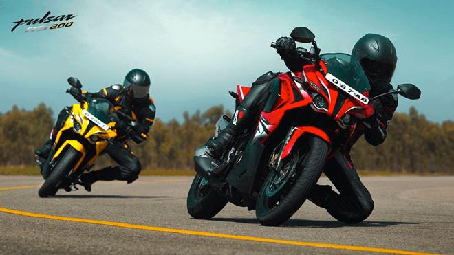 Bajaj Pulsar: Bajaj Pulsar has been the most common and popular sportbike built by Bajaj so far. The brand Pulsar has the most crucial and important products in the company’s line-up which has it has been expanding on a regular bases since last 15 years.. Bajaj sold a total of 58,795 units of Pulsars last month overtaking the Royal Enfield 350 and TVS Apace series that saw monthly sales of 45,555 and 31,502 units respectively. Bajaj has seven motorcycles under the Pulsar brand ranging from 135 cc on the Bajaj Pulsar 135 to 200 cc on Bajaj Pulsar RS 200. The price ranges from Rs 61,6645 to 1.23 lakh.