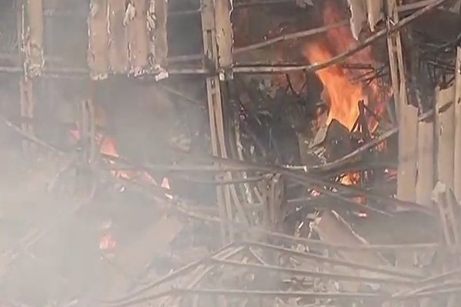 RK Studio, RK Studio fire, RK Studio fire news, RK Studio fire oictures, RK Studio fire photos, RK Studio fire visuals, RK Studio fire latest news, RK Studio news, RK Studio latest news, RK Studio mumbai, mumbai fire, raj kapoor