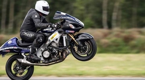 Watch Video: A 350kmph Wheelie on a Hayabusa, and that too for a kilometre!