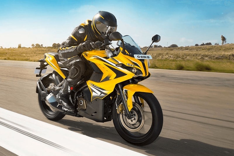 Bajaj RS 200: One of very few full-faried motorcycle under Rs 2 lakh, Bajaj Pulsar RS200 is rather a capable sports motorcycle and also looks good too with its distinctive split headlamp. It is powered by a 199.5cc single-cylinder, liquid-cooled engine that produces 24.5 bhp and 18.6 Nm of torque and is paired to a six-speed manual gearbox. Price: Rs 1.26 lakh (ex-showroom, Delhi).