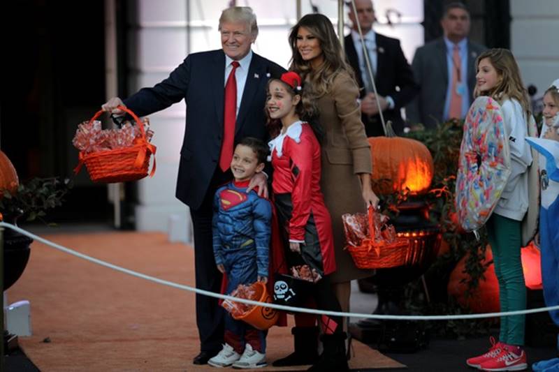 halloween halloween 2017, donald trump, melania trump, halloween at white house, halloween 2017 at white house, donald trump celebrates halloween