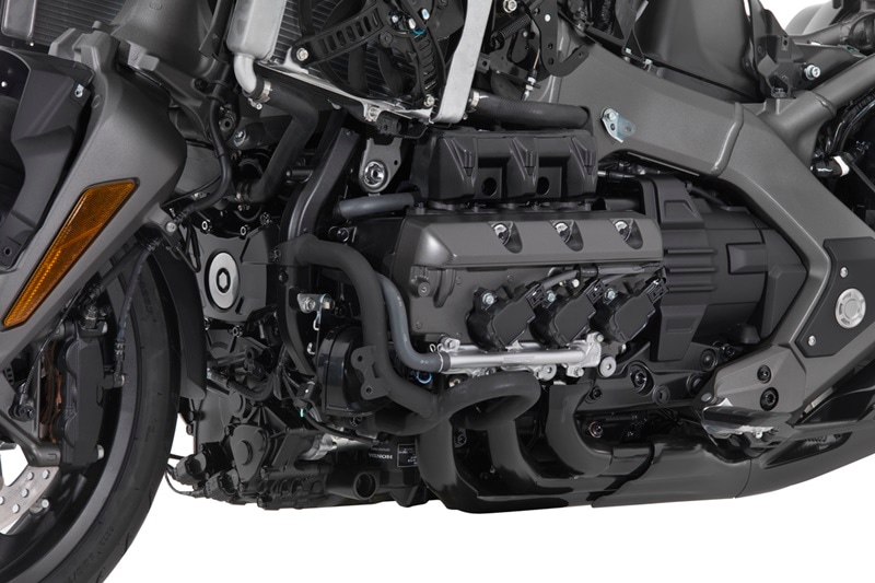 The key element in the new Gold Wing is Honda's liquid-cooled, horizontally opposed six-cylinder engine. While the general layout has been retained, the powerplant is now more compact, fuel efficient and light. Paired to either a traditional six-speed transmission or Honda's newly-developed DCT transmission (which includes forward/reverse Walking Mode), the 1833cc engine makes 116 bhp at 5,500 rpm and peak torque of 167 Nm at 4,000 rpm.