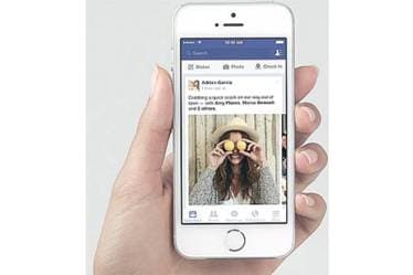 WhatsApp, SHAREit, JioTV, must-have apps, app library, smartphone, smartphone apps