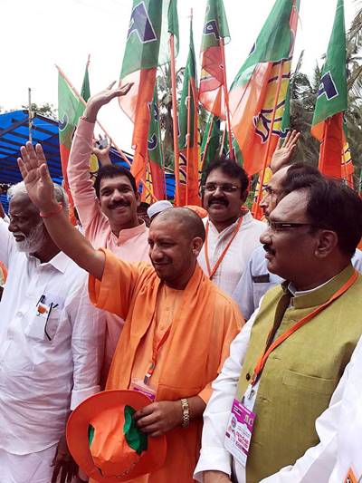 Yogi Adityanath, Yogi Adityanath Kerala, Yogi Adityanath Kerala Visit, Yogi Adityanath Kerala Visit Live, BJP, Amit Shah, Jan Raksha Yatra, Janaraksha yatra, Kannur, Bharatiya Janata Party, Pinarayi Vijayan, Kerala government, news, yogi pictures, yogi adityanath pictures
