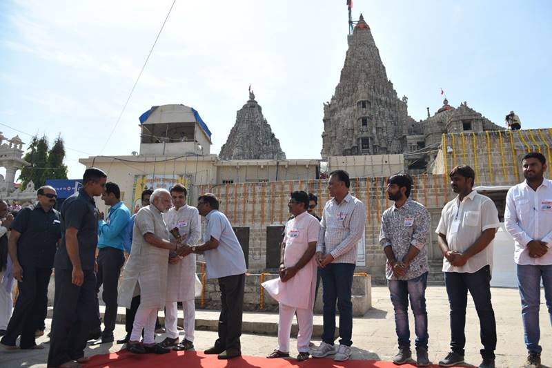 Modi in Gujarat, Modi in Gujarat live, Modi in Gujarat live updates, narendra modi gujurat updates, narendra modi gujarat visit, modi gujarat visit, modi gujarat visit live, modi gujarat visit live updates, narendra modi gujarat visit schedule, pm modi today, pm modi live, pm modi announcement today live, Bharatiya Janata Party, BJP, congress, pm narendra modi, Rahul Gandhi, Vadnagar, Vijay Rupani, Dwarkadheesh Temple