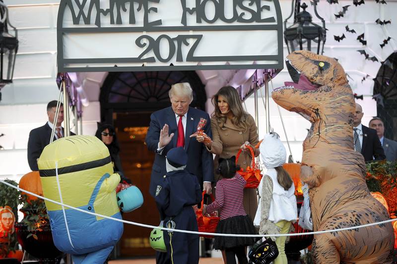halloween halloween 2017, donald trump, melania trump, halloween at white house, halloween 2017 at white house, donald trump celebrates halloween