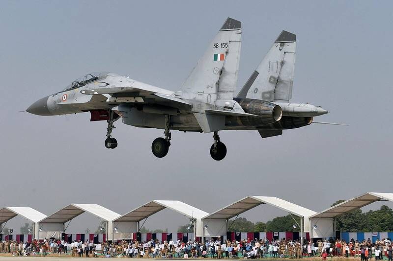 indian air force, iaf excercise on expressway, expressway indian air force, C 130 Hercules, Mirage 2000, Sukhoi 30 MKI, 20 other IAF aircrafts video, video iaf touchdown, expressway indian air force express, iaf touchdown, Lucknow-Agra Expressway