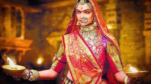 Ghoomar, Ghoomar song video, Deepika Padukone, Shahid Kapoor, Padmavati, ghoomar song, Ranveer singh, Alauddin Khilji, Sanjay Leela Bhansali 