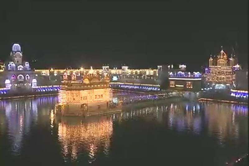 Diwali 2017 celebrations, Diwali 2017 celebrations Raisina Hill including Rashtrapati Bhawan, Diwali 2017 celebrations, Swaminarayan Akshardham temple in Gandhinagar, Akshardham Temple in Delhi, Golden Temple