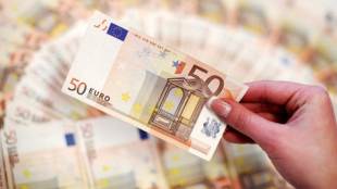 euro surge, surge in european currency, european currecy surge, european commission euro surge