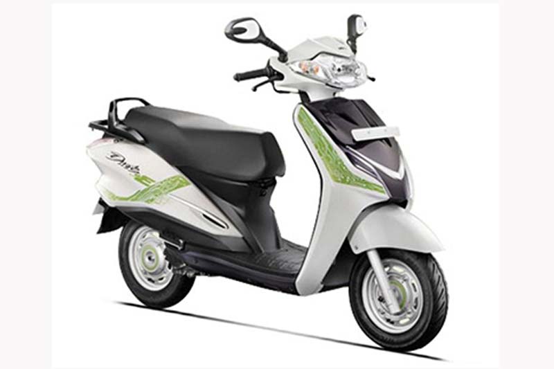 Hero Duet E: Hero first showcased Duet E fully-electric scooter at the 2016 Auto Expo as a concept model. The Hero Duet E when launched, will be based on the standard Duet and will share its design and suspension with its gas-chugging sibling. The Hero Duet E is expected to be launched by 2018 in the country. It is expected to be powered by an electric motor that will generate about 6.7 hp and 14 Nm of torque. On a single full charge, the Hero Duet E is claimed to travel a range of 65 km.
