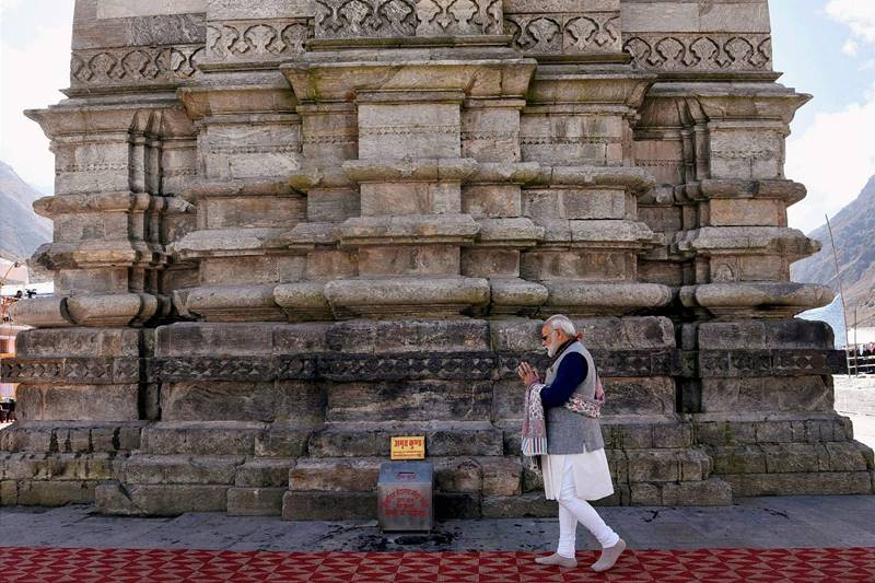 Modi in Kedarnath, narendra modi in Kedarnath, narendra modi Kedarnath visit, PM Modi in Kedarnath, Kedarnath visit, modi in Kedarnath, Narendra Modi, PM Modi lays foundation stones in kedarnath, uttarakhand flash floods, Modi in uttarakhand, PM Modi uttarakhand visit, narendra modi in uttarakhand, uttarakhand cm, Himalayan shrine, modi at Himalayan shrine, PM Modi at Himalayan shrine