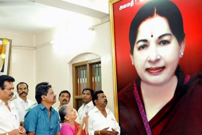 Madras HC on Jayalalithaa residence, Jayalalithaa residence, High Court to Tamil Nadu government, Tamil Nadu government, Jayalalithaa memorial, AIADMK cadres, AIADMK crisis, Palaniswami, O Panneerselvam, Veda Nilayam Madras HC on Jayalalithaa residence, Jayalalithaa residence, High Court to Tamil Nadu government, Tamil Nadu government, Jayalalithaa memorial, AIADMK cadres, AIADMK crisis, Palaniswami, O Panneerselvam, Veda Nilayam