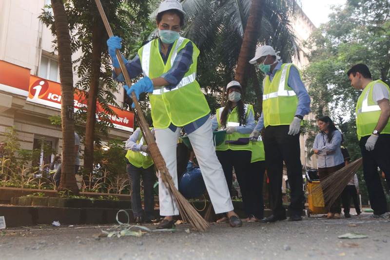 Swachhta Hi Sewa, Swachhta Hi Sewa campaign, Mahatma Gandhi, gandhi jayanti, Narendra Modi, Swachh Bharat Abhiyan, ICICI Bank, Chanda Kochhar, SBI, Arundhati Bhattacharya, Amitabh Bachchan, news