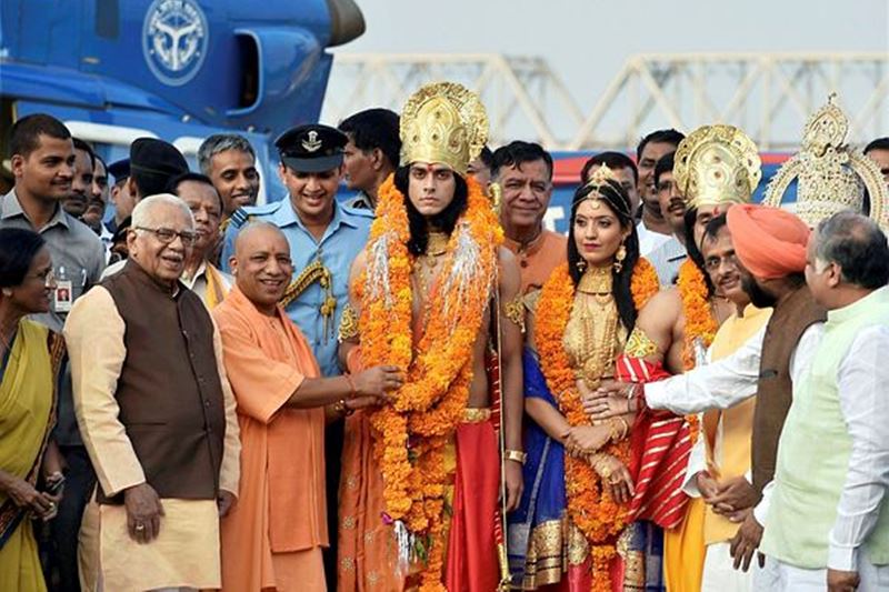 UP Cm adityanath, yogi adityantha, yofi adityanath diwali celebration, diwali celebration, diwali celebration in ayodhya pics, diwali celebration in ayodhya, deepotsav, earthen lamps, guiness book of world record, ramayan, diwali india,