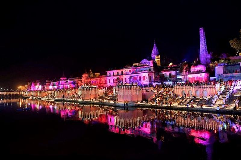 UP Cm adityanath, yogi adityantha, yofi adityanath diwali celebration, diwali celebration, diwali celebration in ayodhya pics, diwali celebration in ayodhya, deepotsav, earthen lamps, guiness book of world record, ramayan, diwali india,