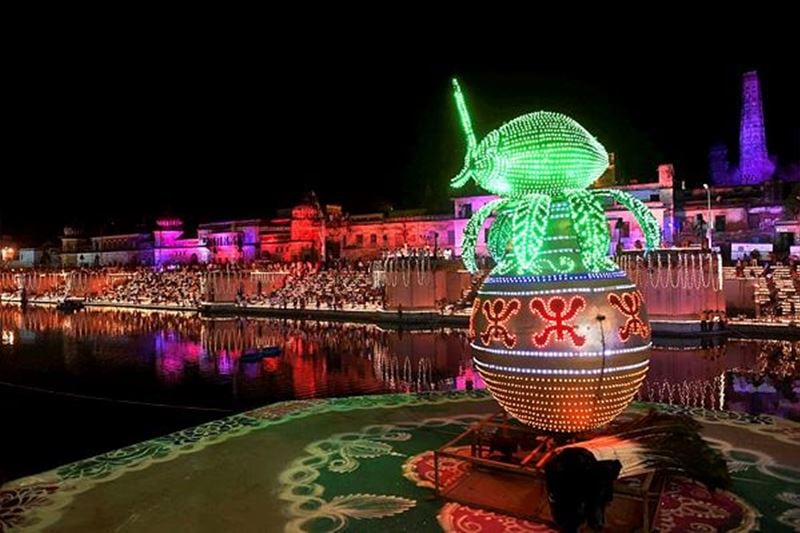 UP Cm adityanath, yogi adityantha, yofi adityanath diwali celebration, diwali celebration, diwali celebration in ayodhya pics, diwali celebration in ayodhya, deepotsav, earthen lamps, guiness book of world record, ramayan, diwali india,