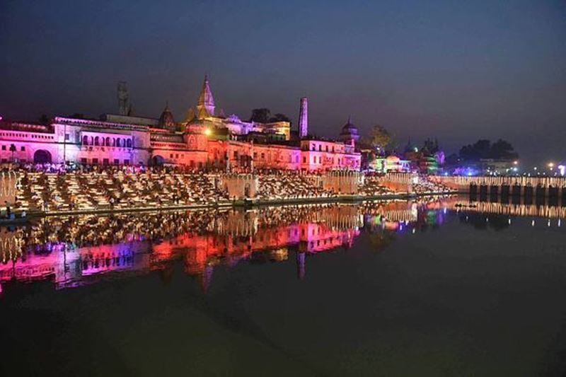 UP Cm adityanath, yogi adityantha, yofi adityanath diwali celebration, diwali celebration, diwali celebration in ayodhya pics, diwali celebration in ayodhya, deepotsav, earthen lamps, guiness book of world record, ramayan, diwali india,