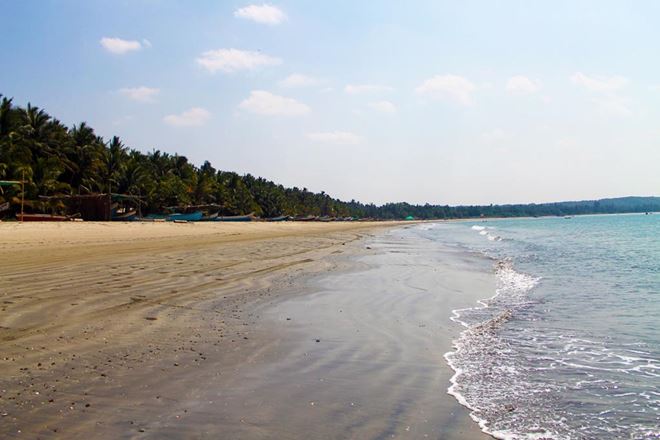 Maharashtra, Goa experience, liquor maharashtra beach, Maharashtra tourism, liquor, seafood, tourists, beach shacks, konkan coast 