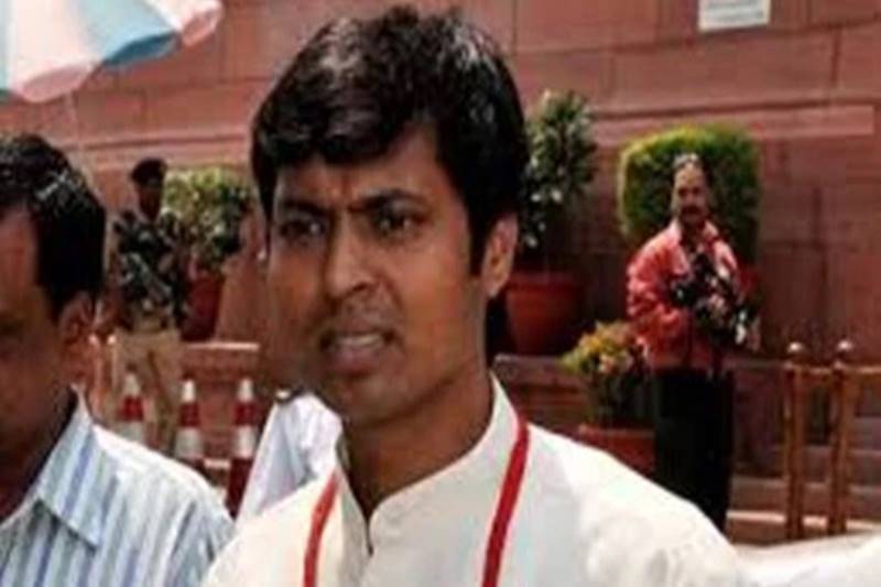 politicians who were sportsmen, sports players turned politicians, indian politicians who turned into sports player, Rahul Gandhi, Rahul Gandhi aikido, rahul gandhi sports, Rajyavardhan Singh Rathore, Aslam Sher Khan, Dilip Tirkey, Prasun Banerjee, Navjot Singh Sidhu