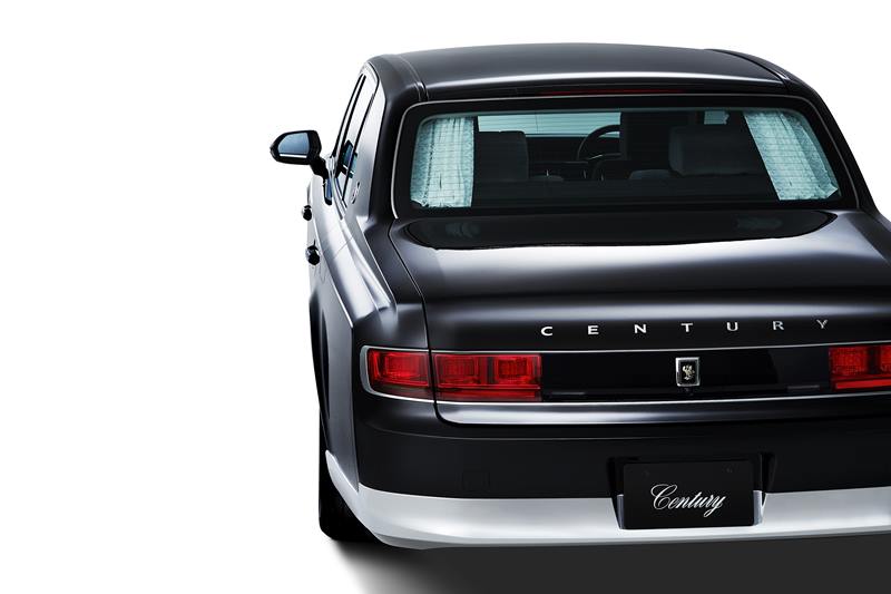 The intricately modern and chic exterior is highlighted by traditional Japanese design elements used throughout the car including the grille and black trim on the rear combination lamps. The C pillar of the car is more straight, the design focus of the cabin shifts to the rear, heightening the importance of the rear in appearance. Toyota also claims that in addition to a specially-tuned suspension and high rigidity body, both driving stability and premium ride comfort are realized by the use of newly developed tires specialized for ride comfort and reduced road vibration.