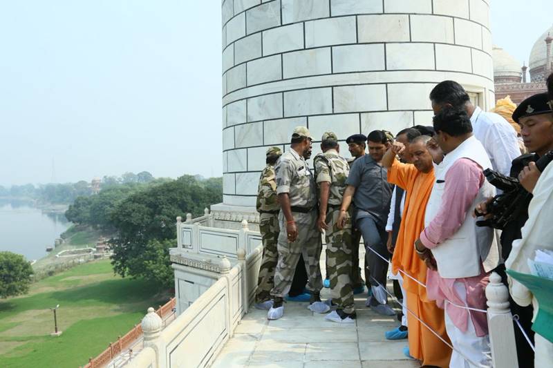 adityanath taj visit, yogi adityanath taj mahal visit, adityanath in taj, adityanath taj news, adityanath taj visit, adityanath in agra, up cm, sangeet som, Vinay Katiyar, adityanath in taj, taj news, taj mahal news, taj mahal controversy