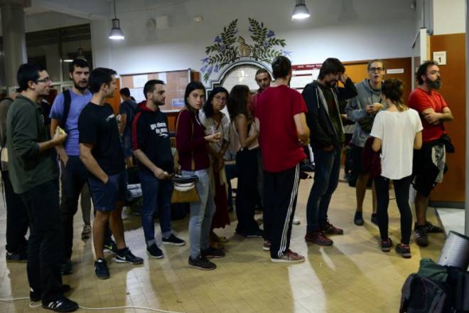 Catalans, People in Catalonia, vote in banned independence referendum, voting in catalonia, Barcelona, Spain, independence referendum