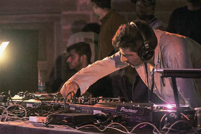 Rajasthan International Folk Festival, Vinyl collector, Victor Kiswell, music