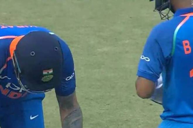 bhuvneshwar kumar, bhuvi, bhuvneshrwar kumar virat kohli, virat kolhi bow to bhuvneshwar kumar, bhuvi, kolhi, india vs new zeland, cricket news, sports news