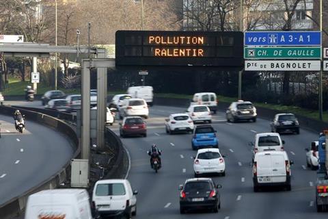 FILE PHOTO: Traffic drives past an electronic road sign which reads "Pollution, reduce speed", on the Paris ring road March 23, 2015. REUTERS/Charles Platiau/File Photo